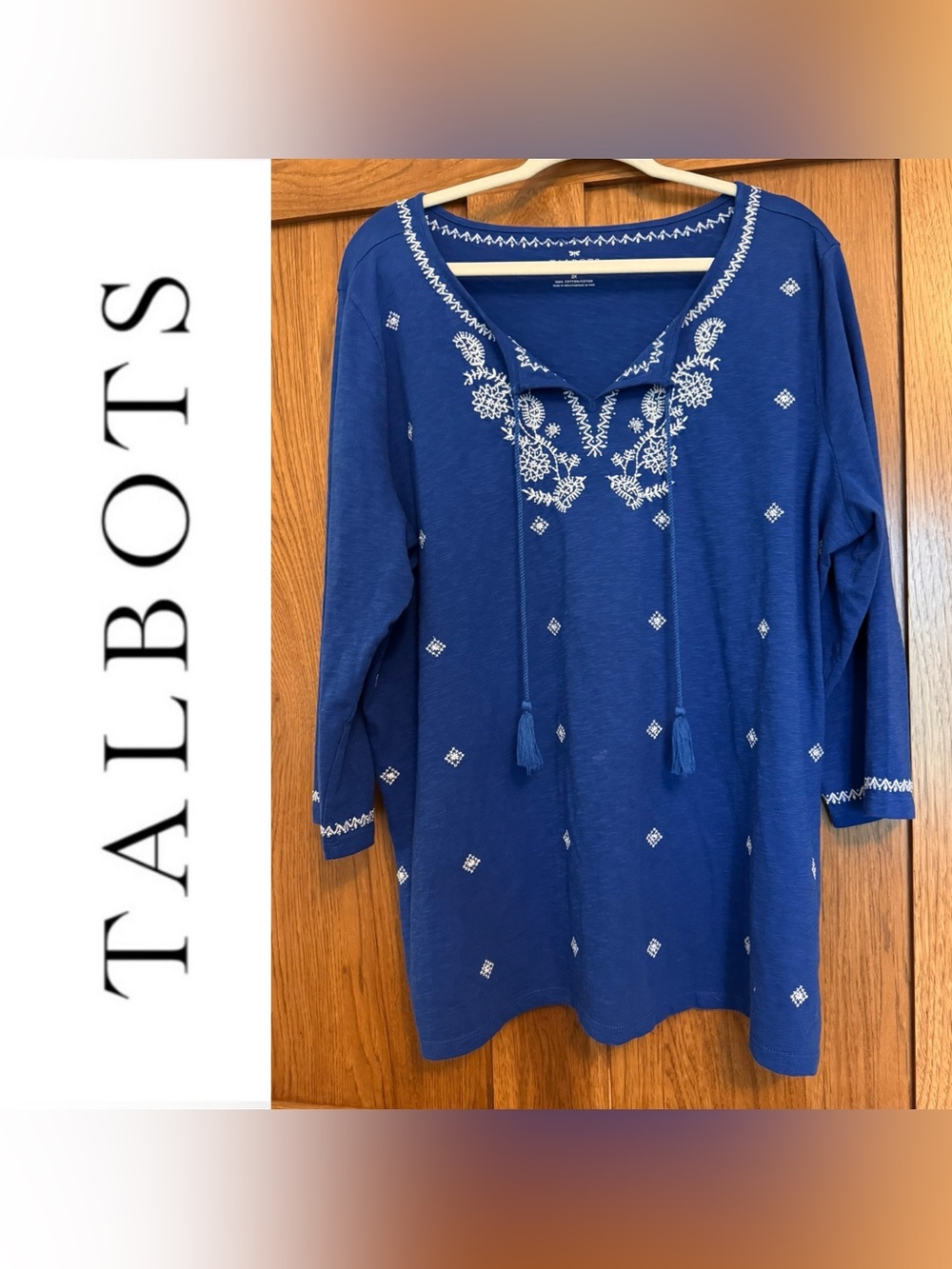EUC Talbots Woman 2X Blue and White Embroidered Top